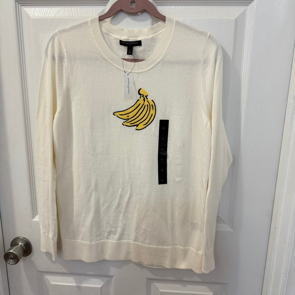 NWT Banana Republic Womens Size L Crew Neck Sweater Cream Banana Graphic *FLAW*
